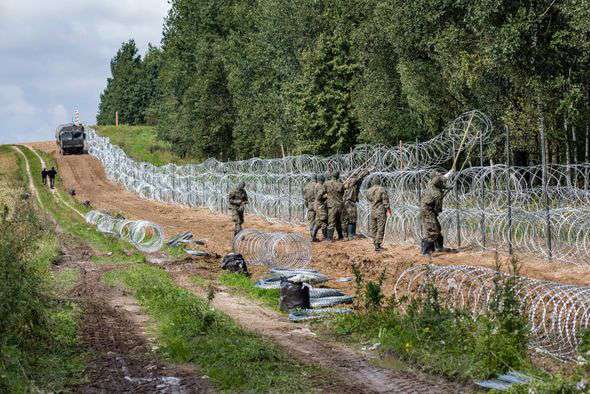 Polonya, Belarus sınırına yeni bir duvar örecek